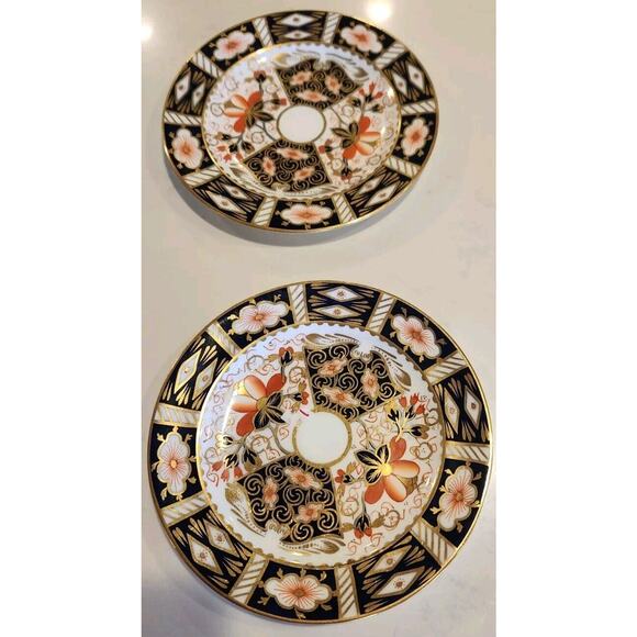 2 ROYAL CROWN DERBY Porcelain IMARI #2451 Saucers Gold Overlay ~ England - Picture 2 of 4